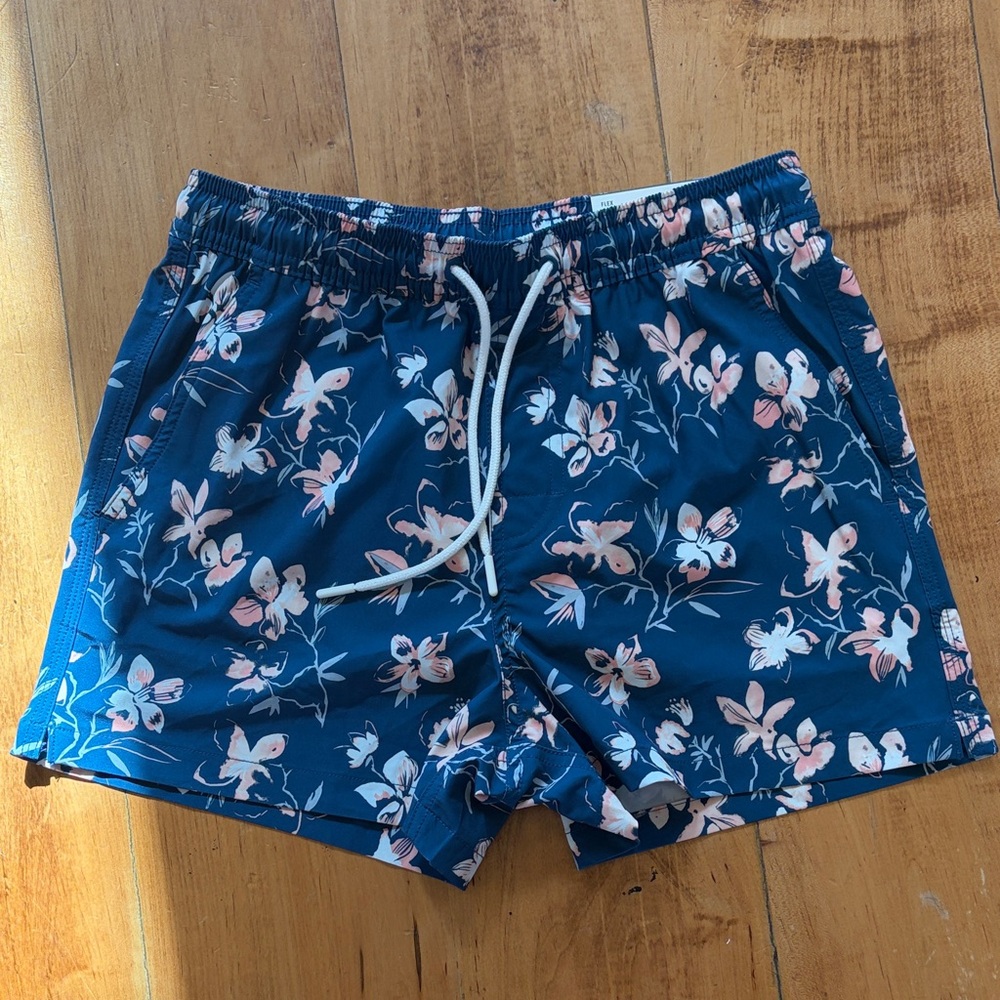 American Eagle Outfitters Navy Floral men’s Swim Trunks 3” XS NWT
